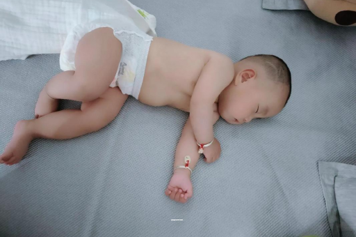 南宁宝宝拉屎有黑色颗粒